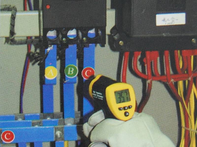 Application Thermomètre infrarouge à visée laser - STM 8823